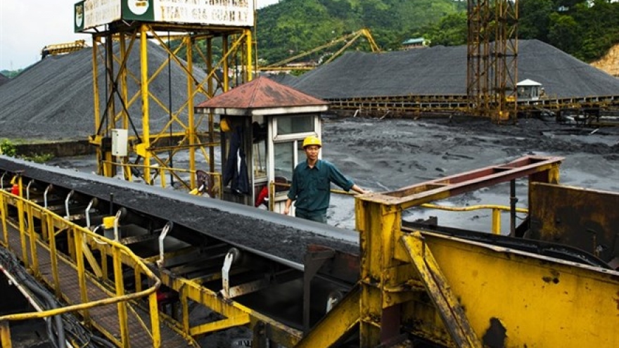 Vinacomin requested to sell coal stockpile, cut rates
