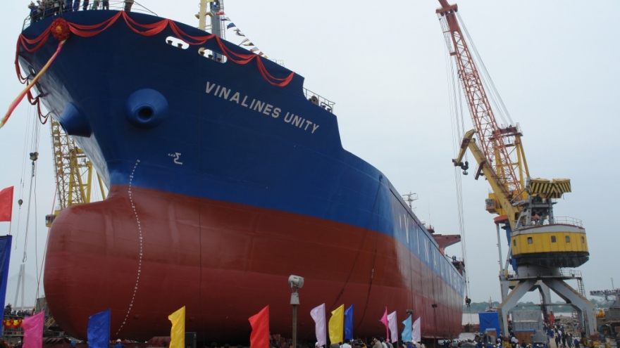 Vinalines' designs to maintain controlling stake in three strategic seaports