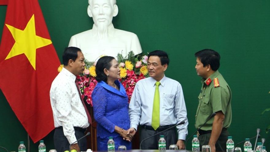 Cambodia’s Kampong Speu offers Tet greetings to Vinh Long province