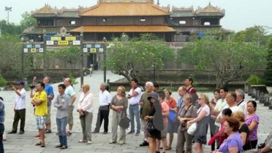 Tough visa process hurts Vietnam tourism