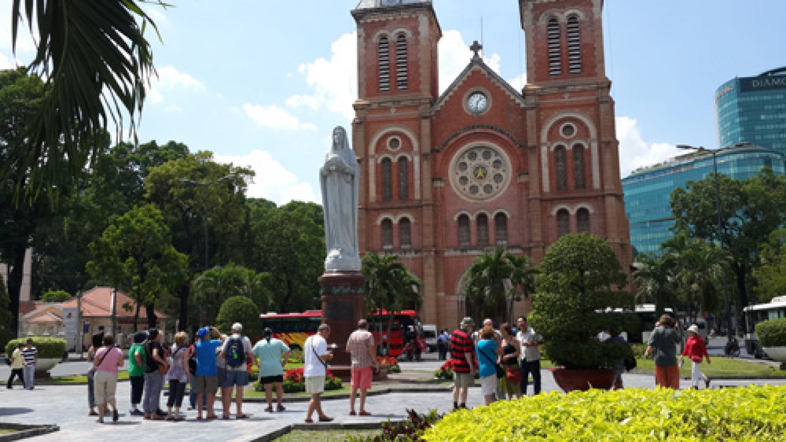 Foreign arrivals to HCM City pass the 5 million mark over 9-month span 
