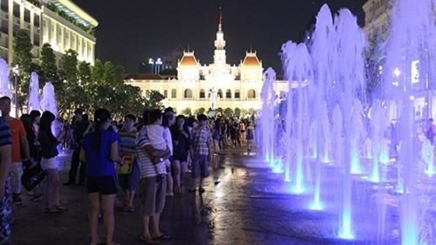 Traditional music dazzles tourists to Ho Chi Minh City