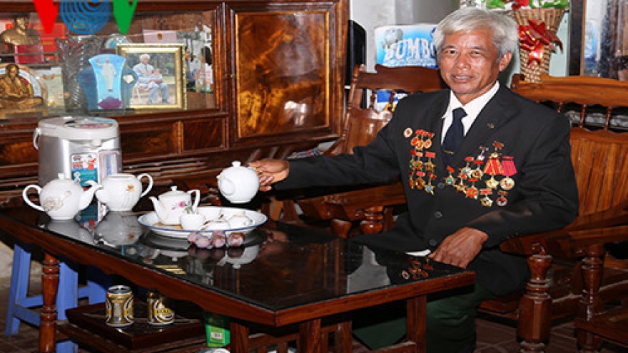 Vi Van Om, a labor hero in Northwestern border area