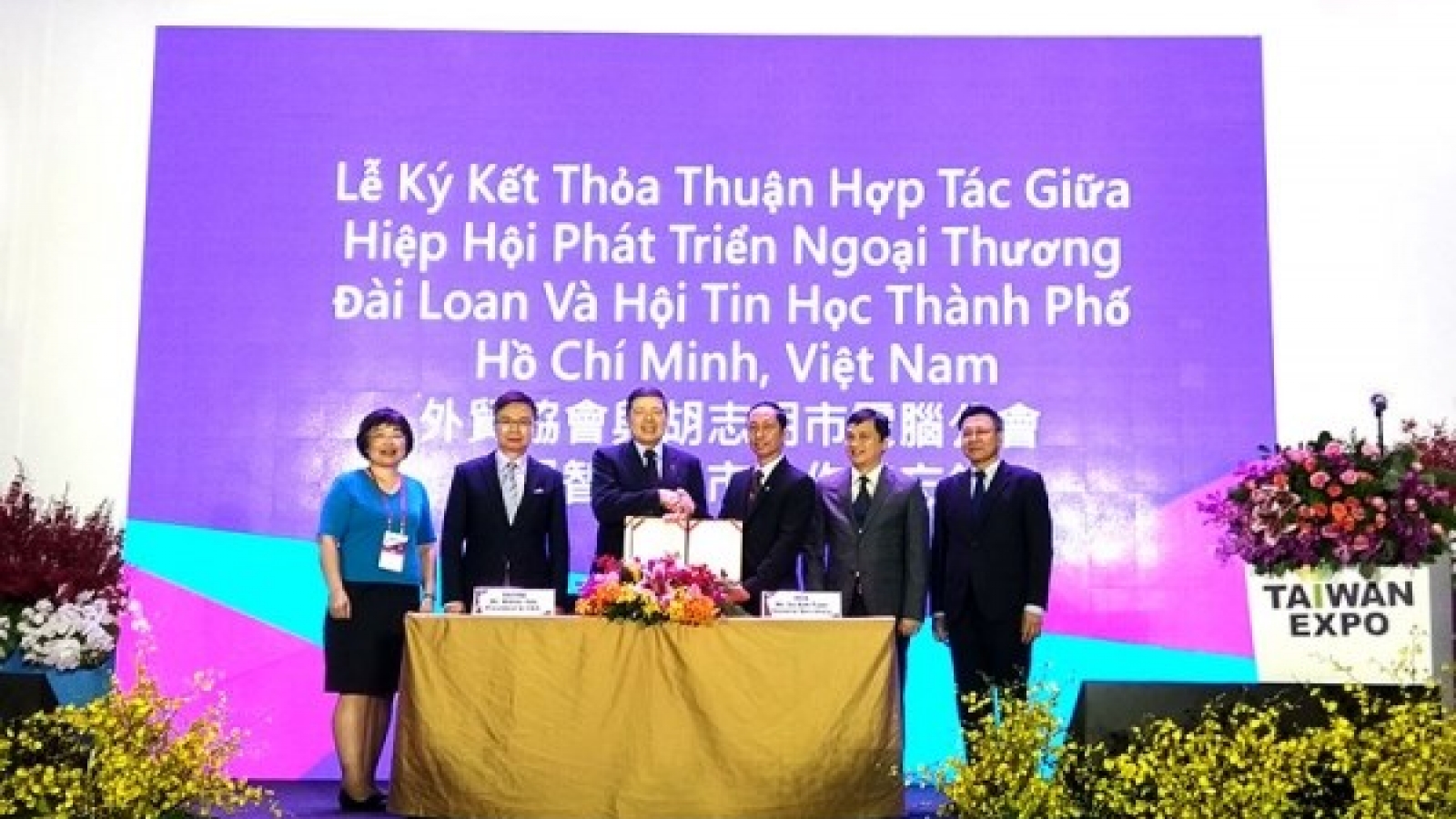 HCM City association inks smart city deal with Taiwanese partner