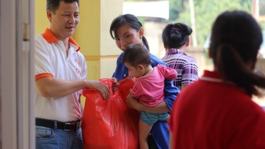 Organisation provides aid for flood victims in Hoa Binh