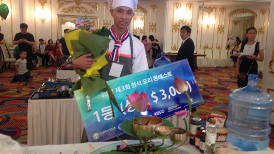 Korean cuisine contest winner receives prize of US$3,000