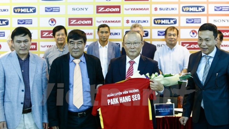 Korean coach leads Vietnamese football teams