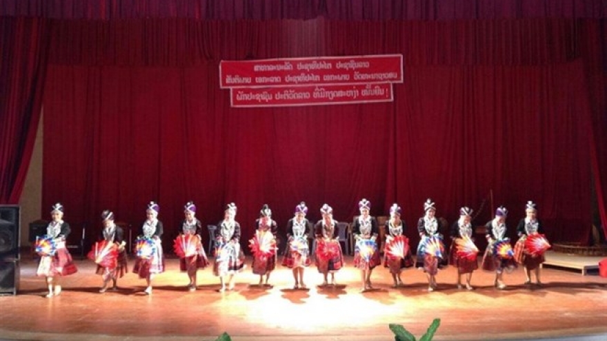 Lao artists perform in northern Vietnam