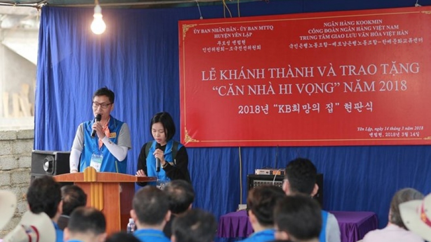 RoK bank presents 20 houses to poor workers in Phu Tho