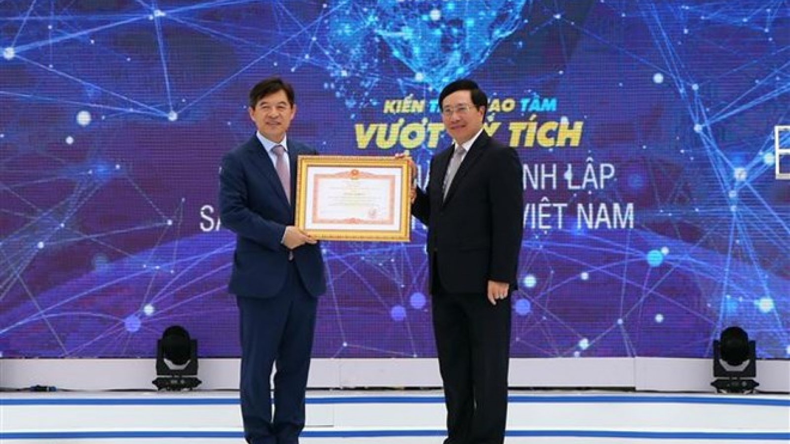 Samsung Electronics Vietnam’s 10th anniversary marked