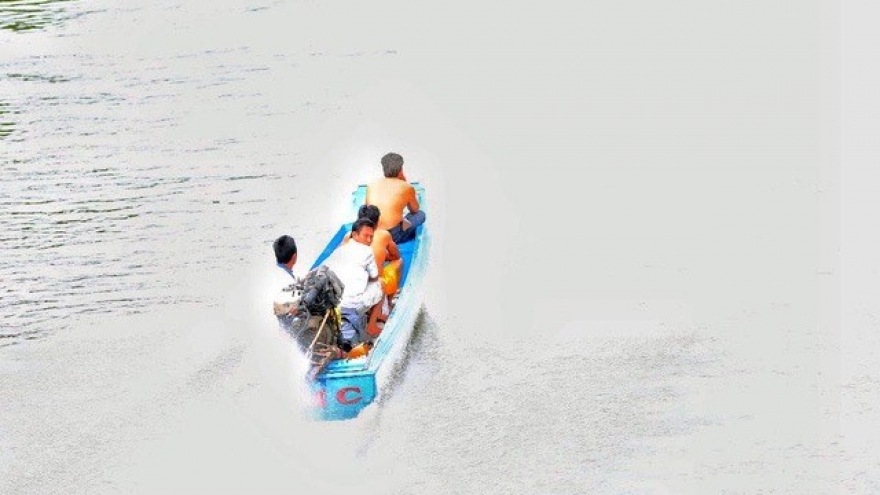 Smugglers take to waterways