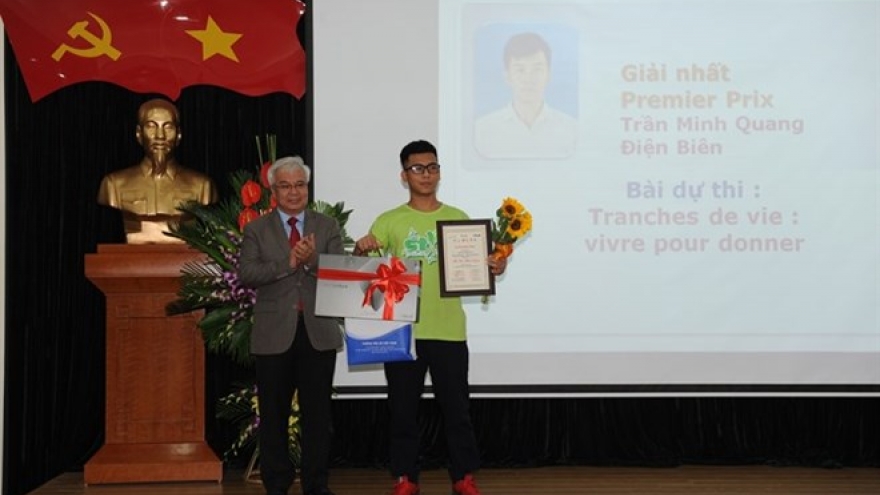 Vietnamese writers take part in French contest