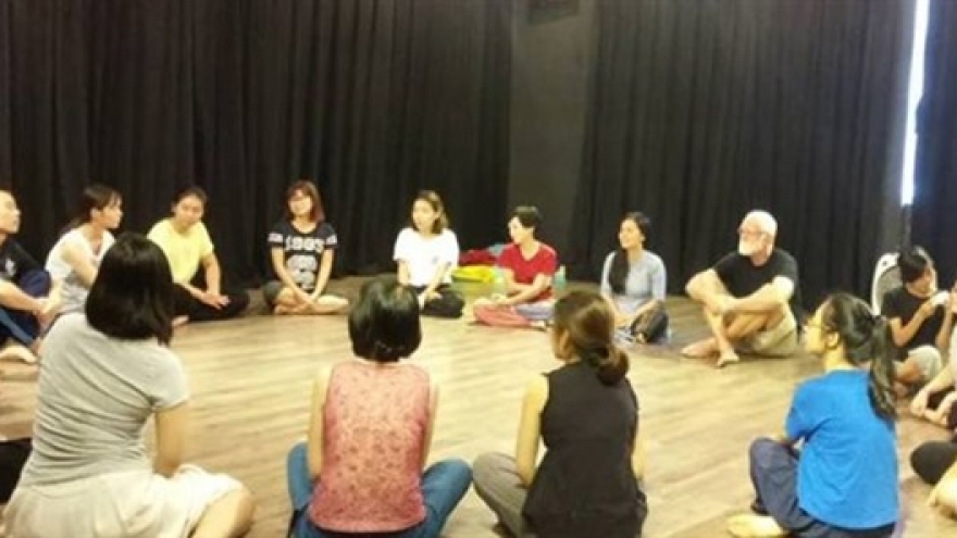 US psychotherapist uses creativity to heal