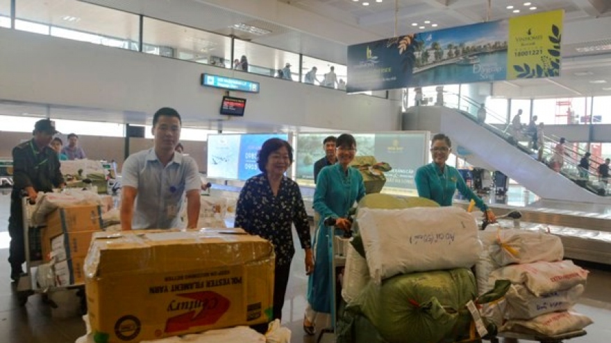 Vietnam Airlines, scholarship fund support flood victims
