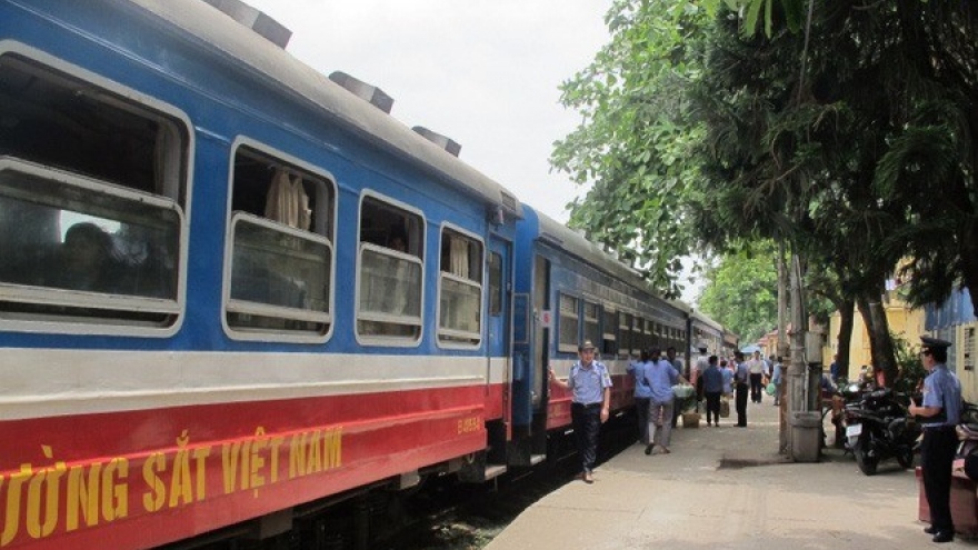 Railways announce extra trains for Tet 2018