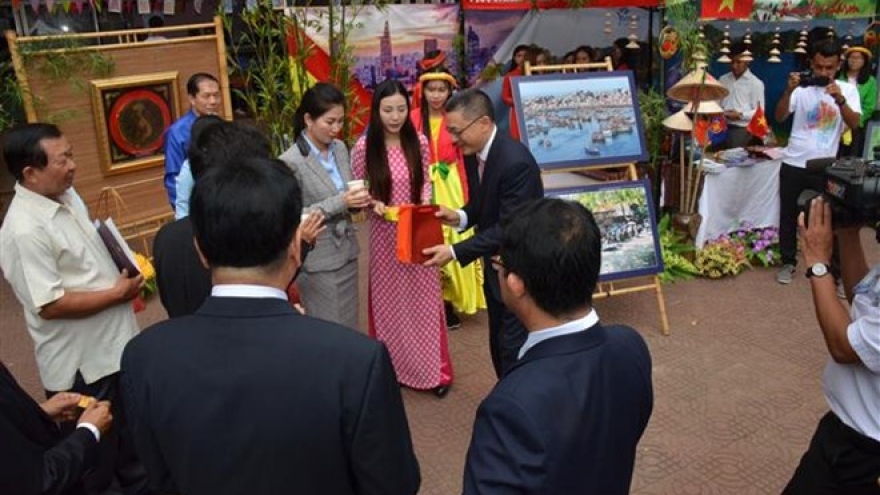 Vietnam promotes images in ASEAN+3 festival in Cambodia