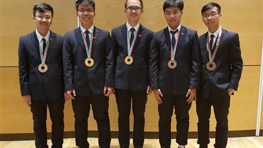 Vietnam wins two golds at Int’l Physics Olympiad