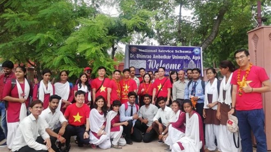 Vietnam works to enhance youth exchanges with India