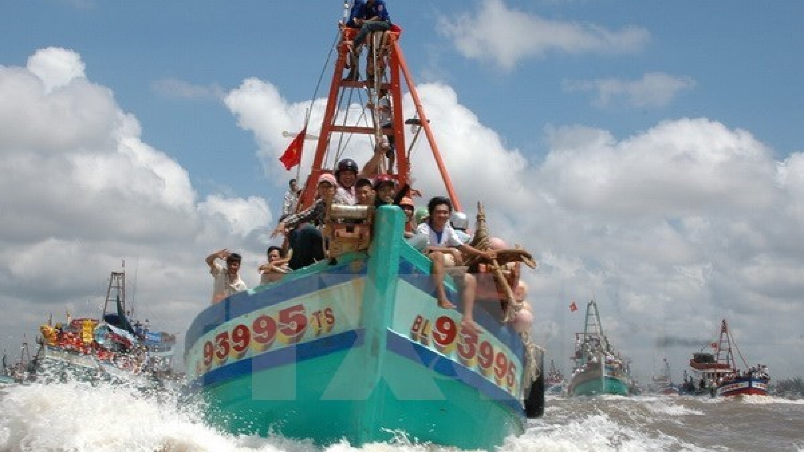 Bac Lieu fishermen enjoy good catches