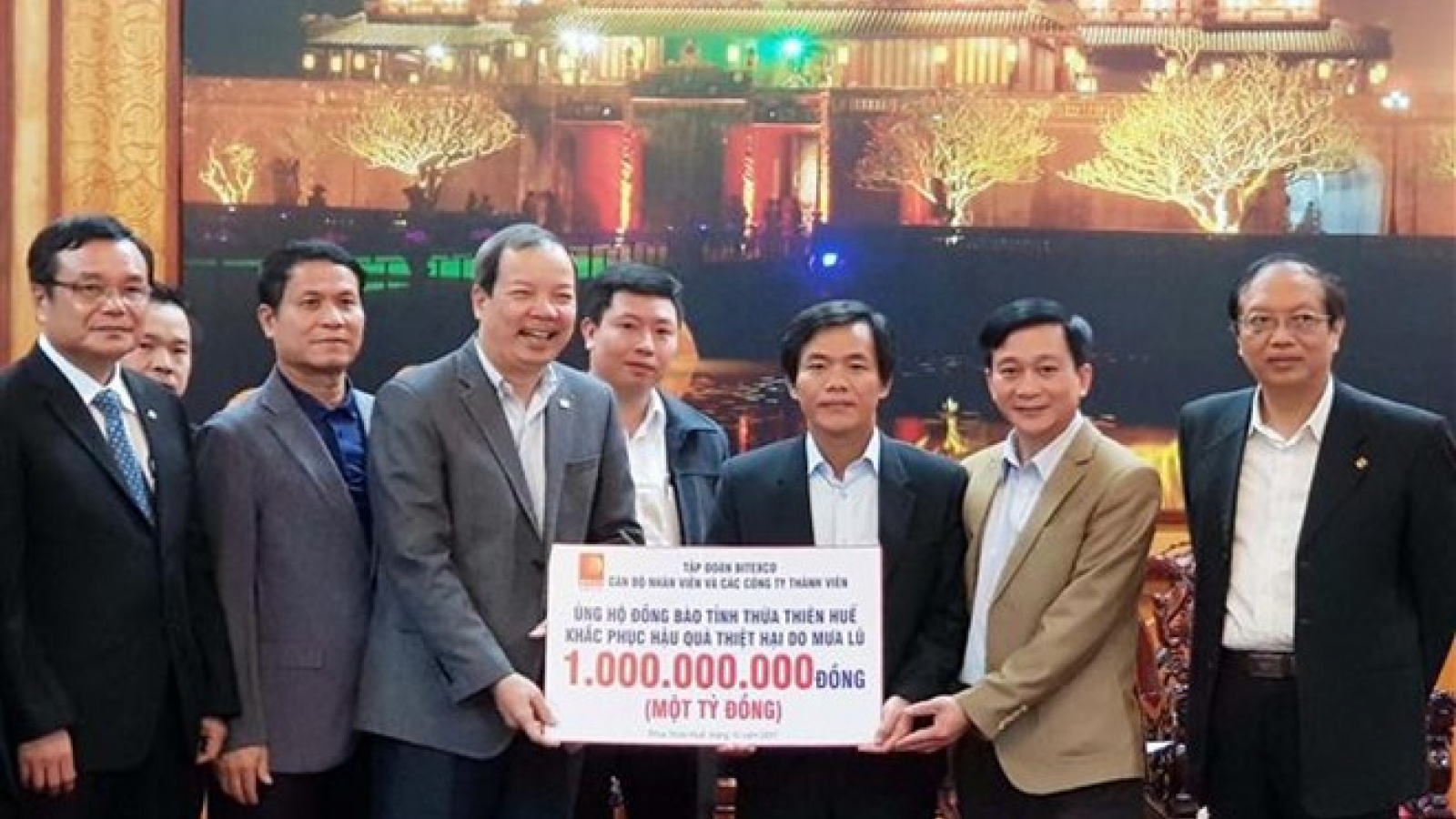 Flood victims in Thua Thien - Hue receive support