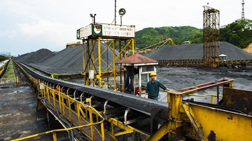 Major energy firms woo investors