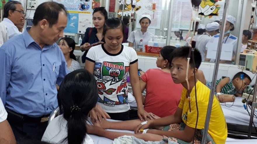 
        Provincial doctors receive training in dengue-fever treatment as cases increase
                              