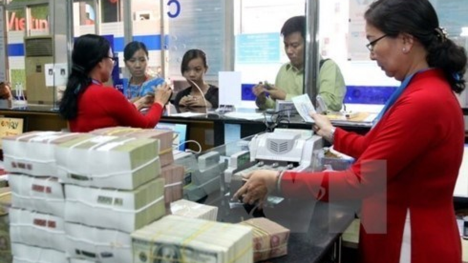 Reference exchange rate goes down VND1