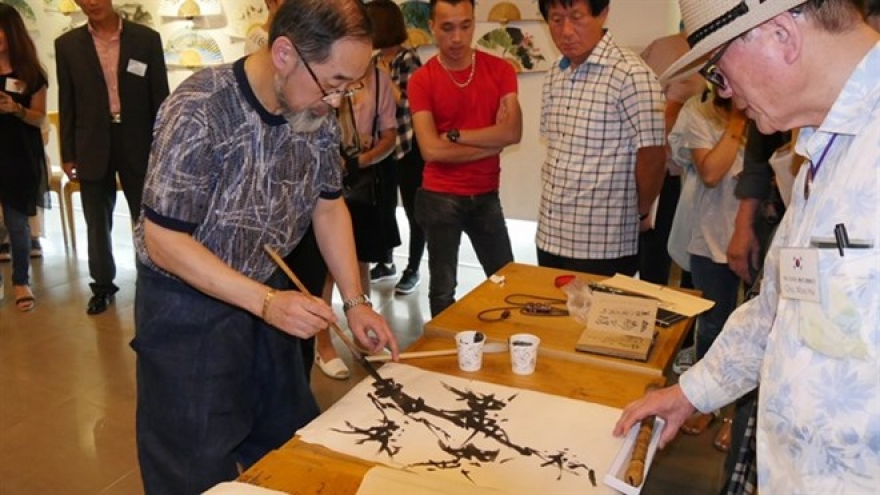 90 international artists display works at exhibition