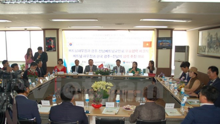 
        Hau Giang province works to attract Korean investment
                              