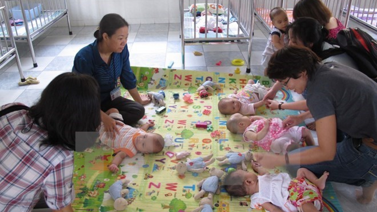 Yen Bai works to care for HIV/AIDS-affected children