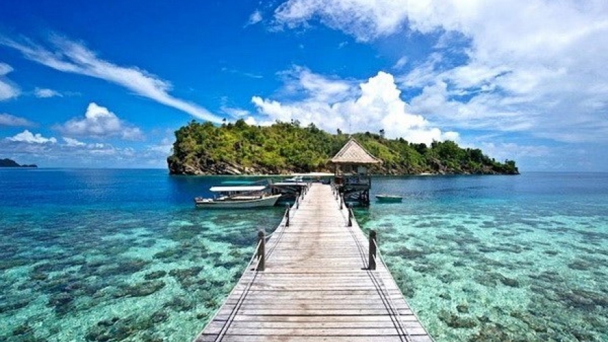 Exhibition promoting Indonesia’s tourism opens in Hanoi