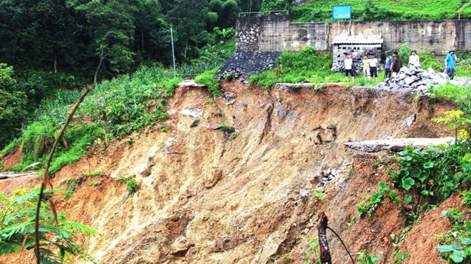 Rain-triggered floods, landslides kill six in Ha Giang