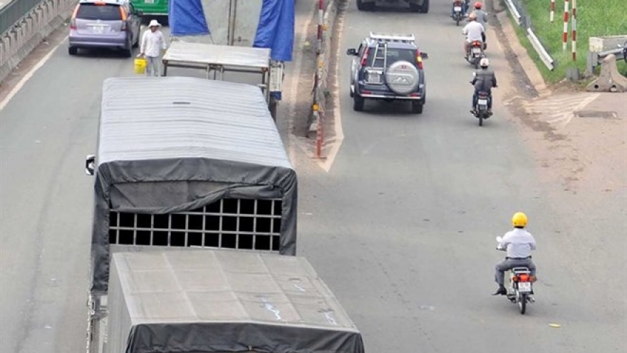 HCM City firms fear plan to extend mini-truck ban