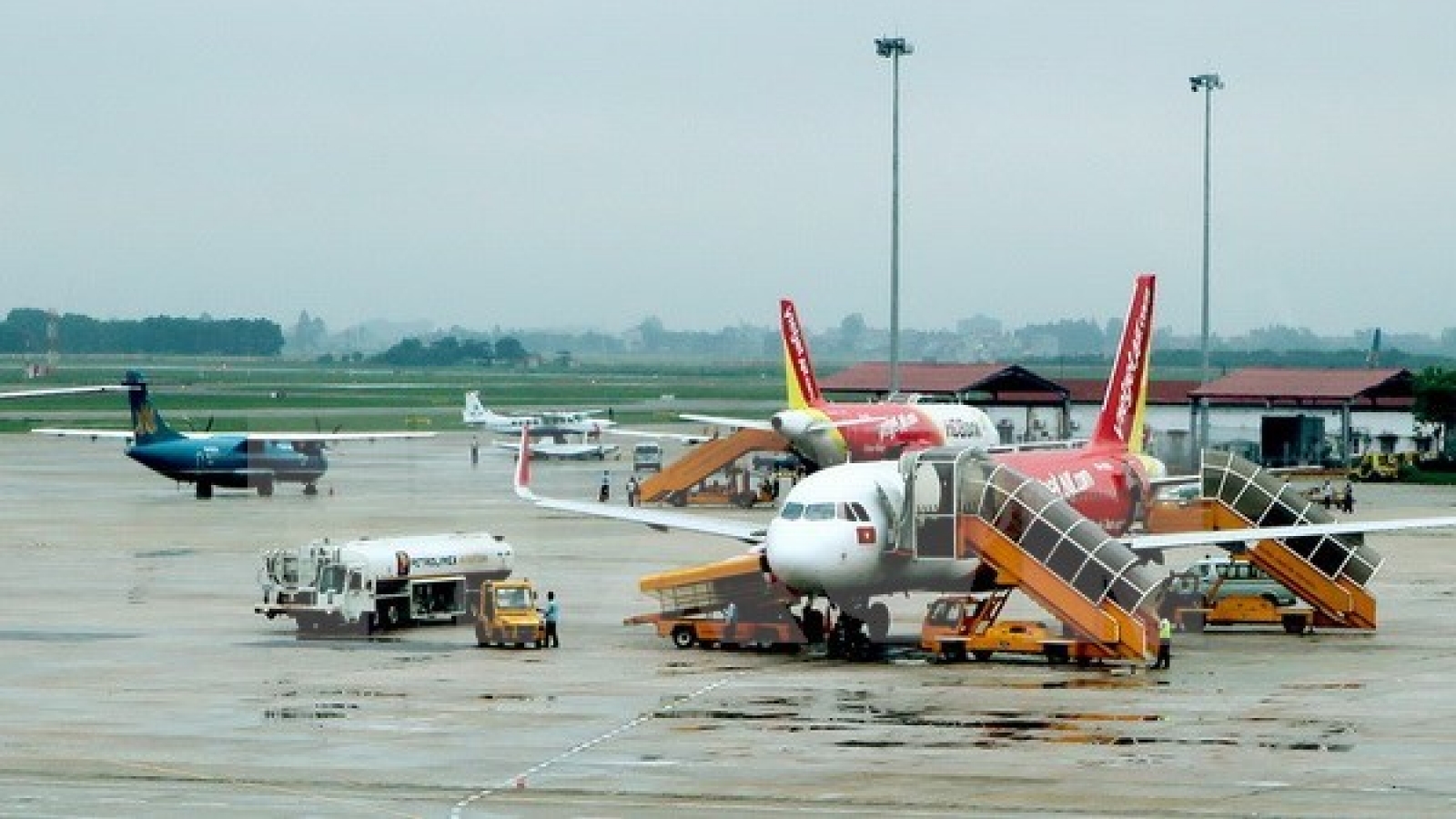 Over 4,200 flights delayed, cancelled in April