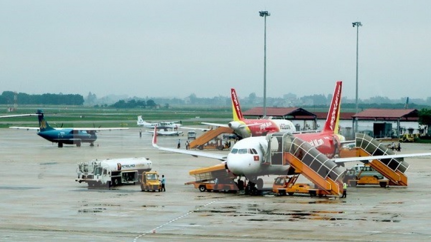 Noi Bai airport tells airlines to reduce delays