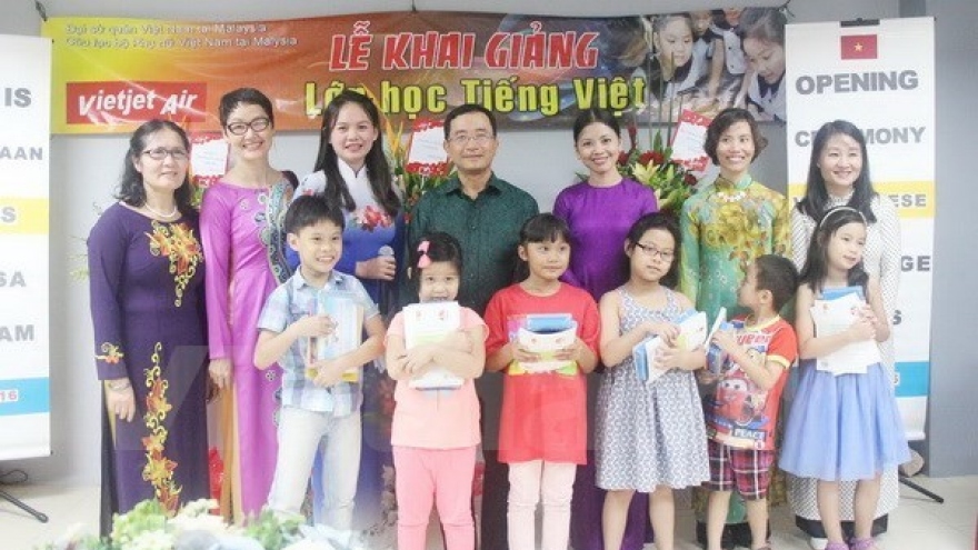 Seminar seeks better Vietnamese language teaching abroad