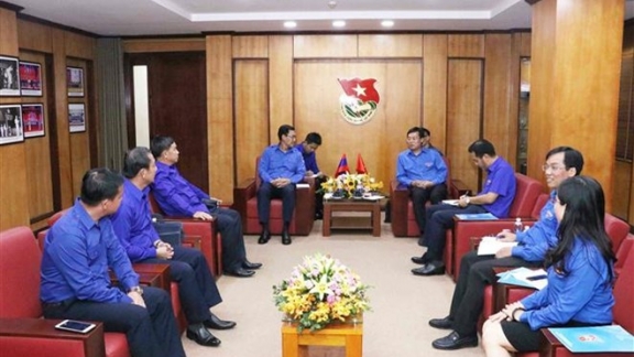 Vietnam, Laos youth unions look to enhance cooperation