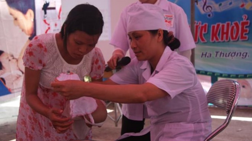 Vietnam faces shortage of skilled midwives in mountainous areas: reports