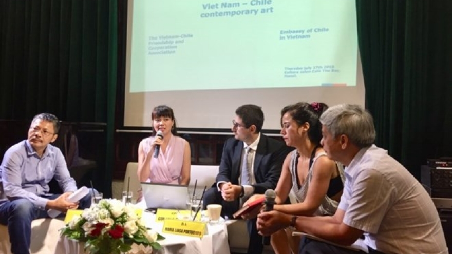 Vietnamese, Chilean artists discuss role of contemporary art