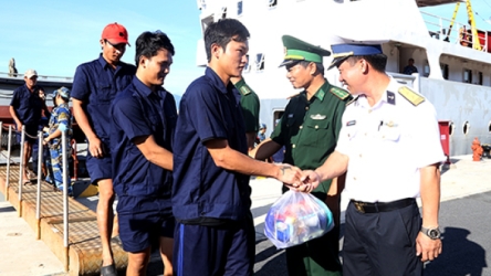 31 people saved from sunken fishing vessel