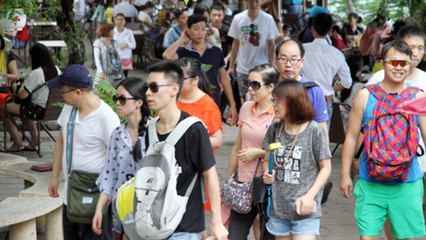 Vietnam cashes in on spending boom by Chinese tourists