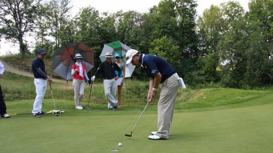 Golf tournament brings overseas Vietnamese closer