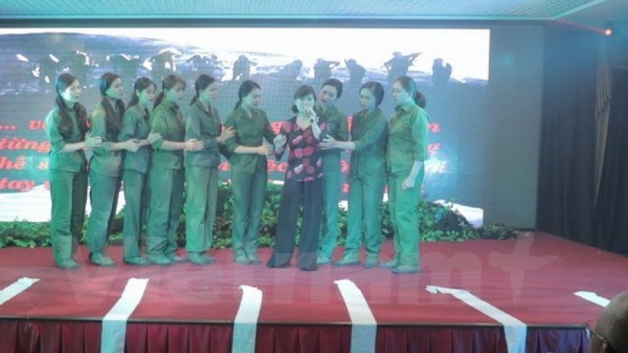 Vietnamese army art troupe performs in Russia