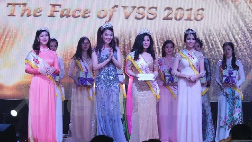 Vietnamese students hold charitable event in Singapore