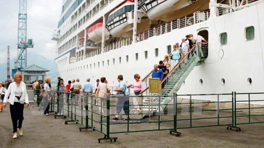 Chan May port welcomes 87,000 foreign visitors in 2016