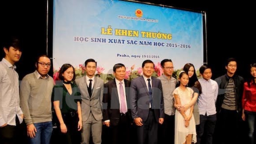 Vietnamese students in Czech Republic honoured