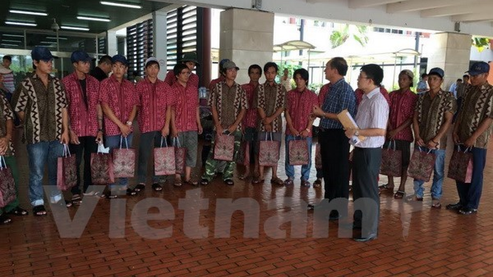 More Vietnamese fishermen return home from Indonesia