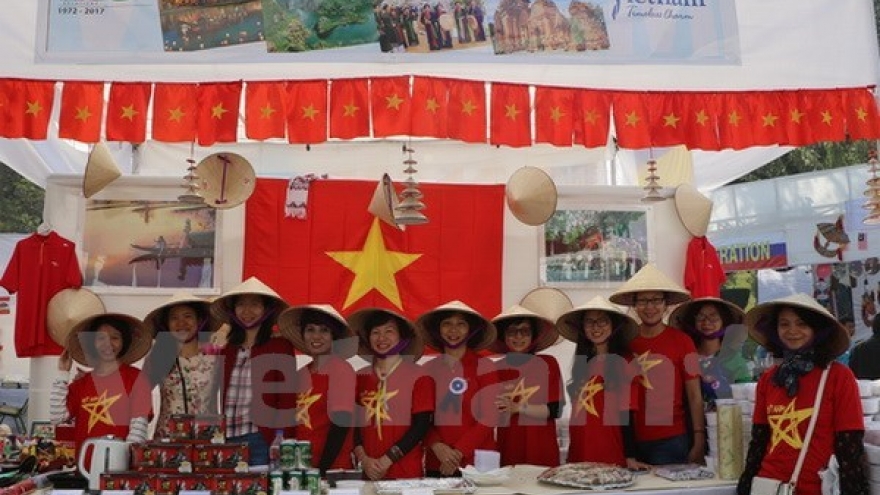 Vietnam joins charity fair in India