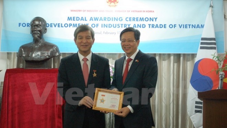 ASEAN-Korea Centre’s former chief acknowledged with insignia