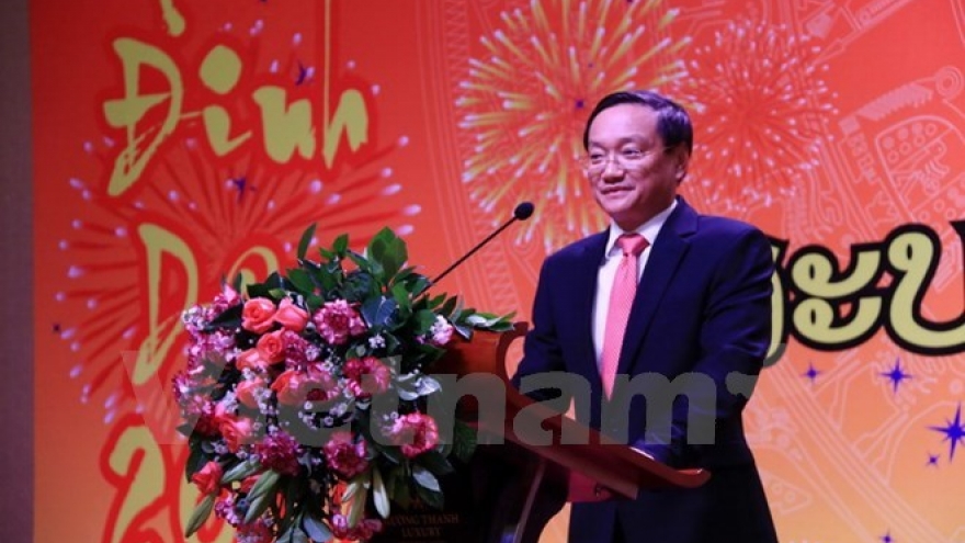 Vietnam, Laos enjoy growing ties in 2016